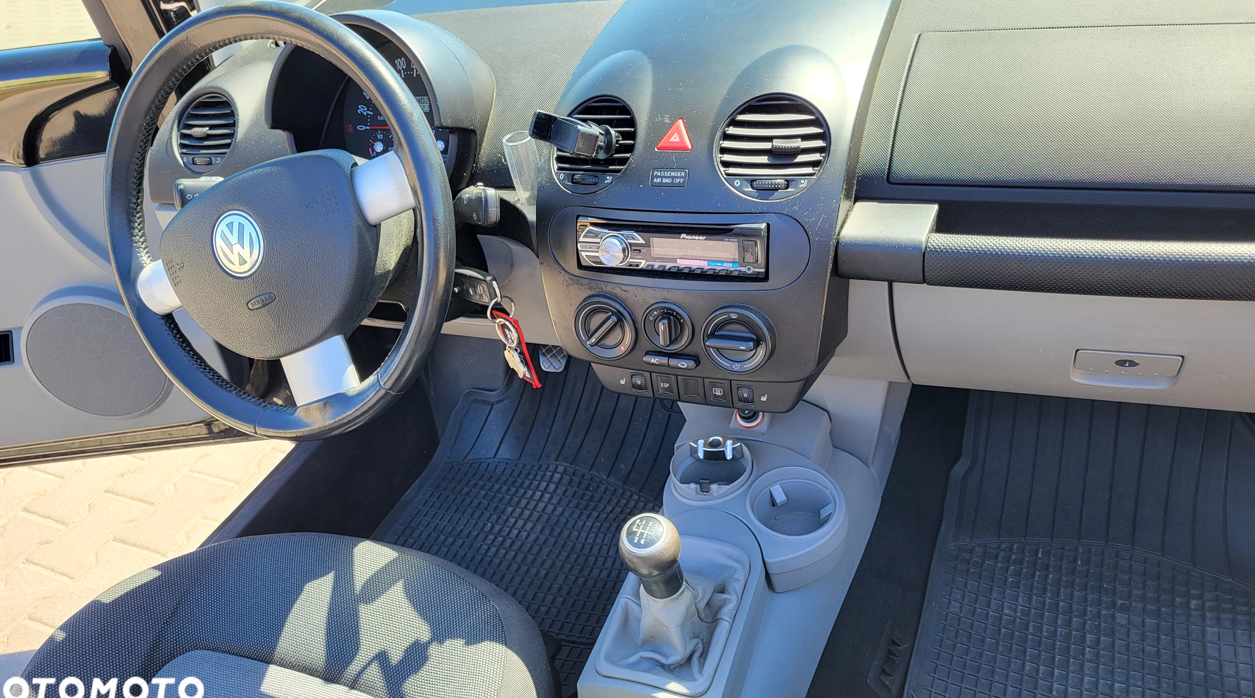 Volkswagen New Beetle cena 12999 przebieg: 185000, rok produkcji 2004 z Piła małe 326